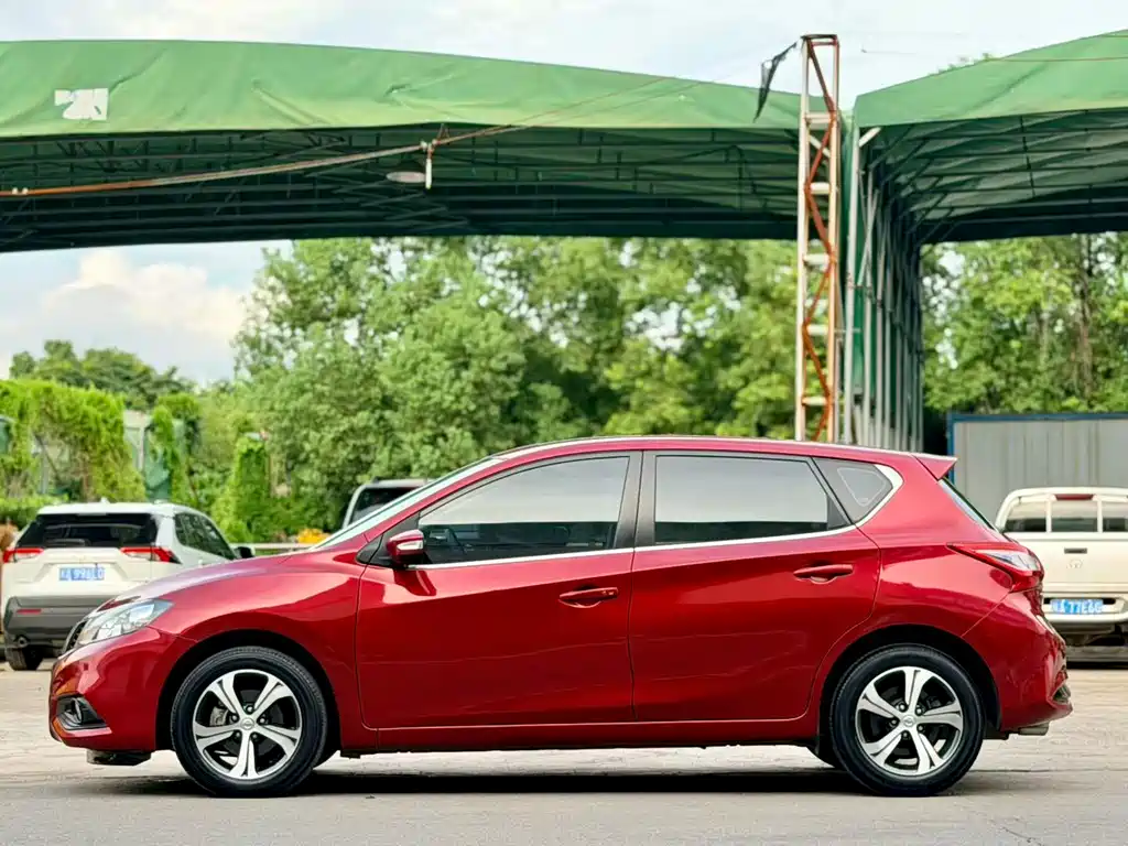 Nissan Tiida — миниатюра 4