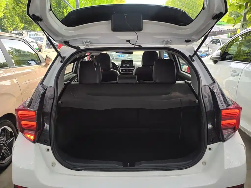 Toyota Yaris L — миниатюра 19