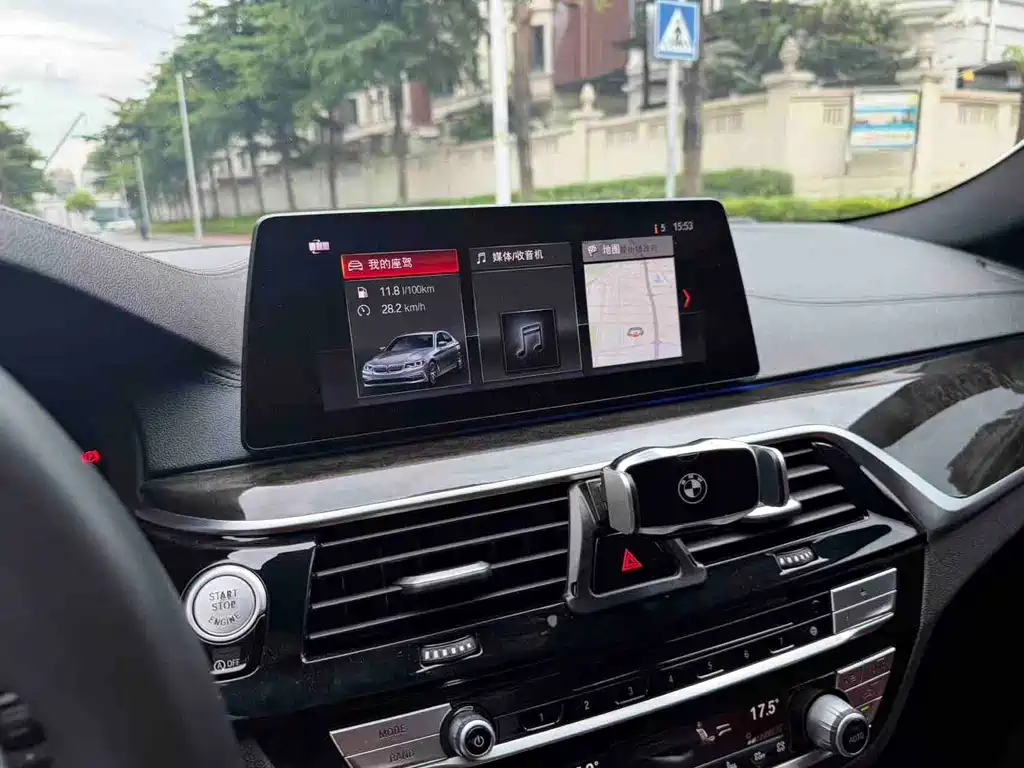 BMW 5 Series — миниатюра 10
