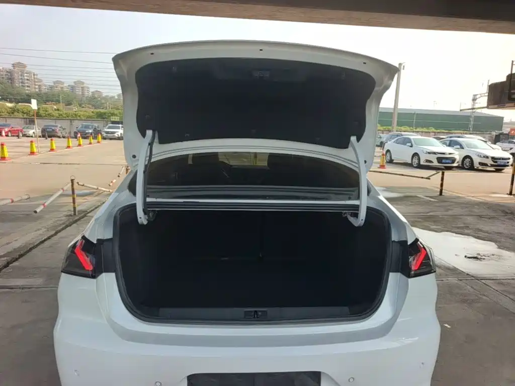 Peugeot 408 — миниатюра 19
