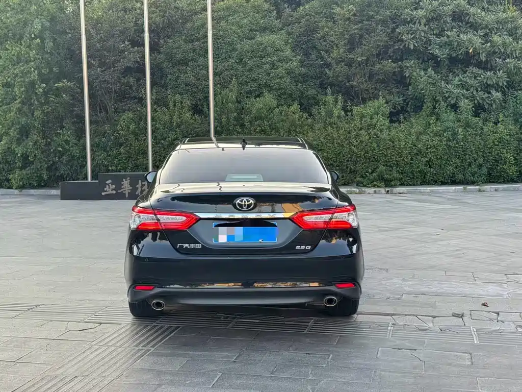 Toyota Camry — миниатюра 5