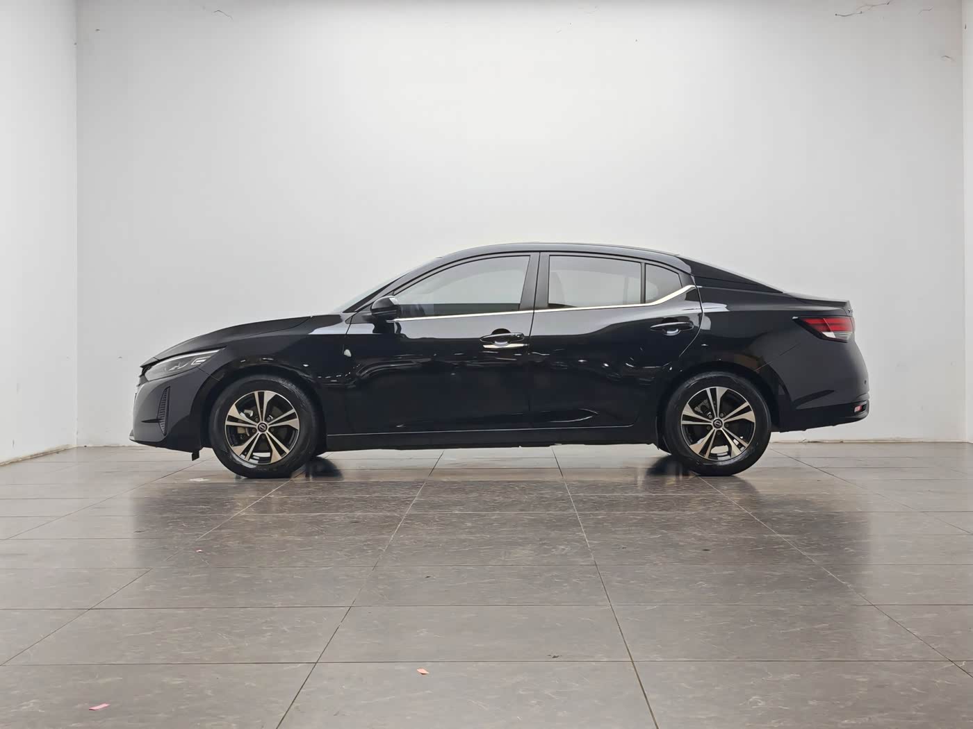 Nissan Sylphy 1.6 л 2023 г. Чёрный, пробег 50000 км
