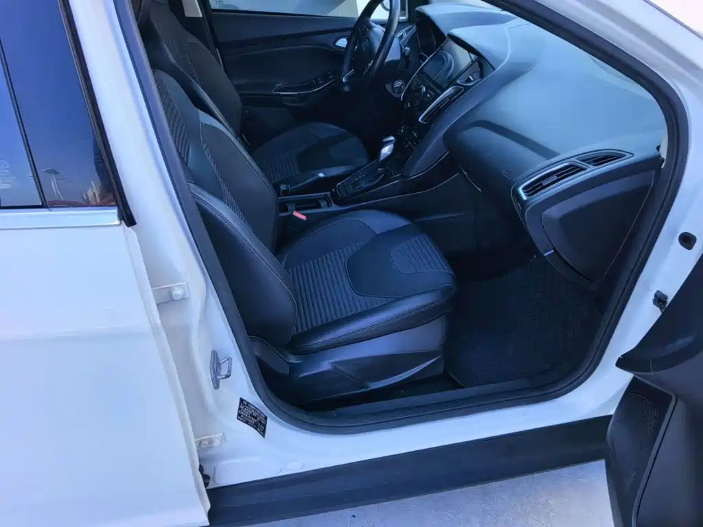 Ford Focus — миниатюра 25