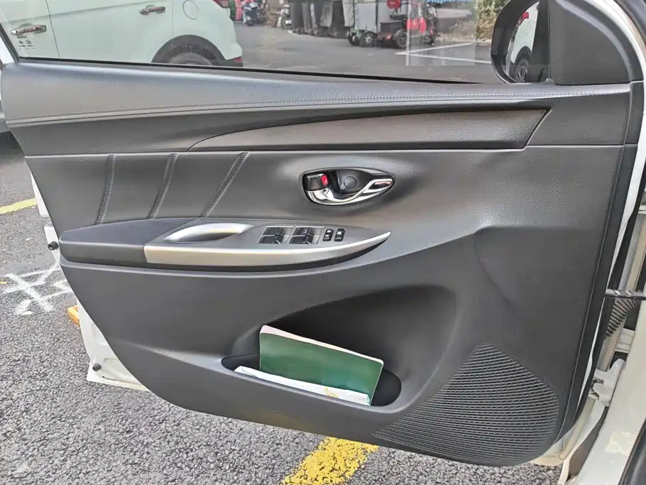 Toyota Yaris L — миниатюра 7