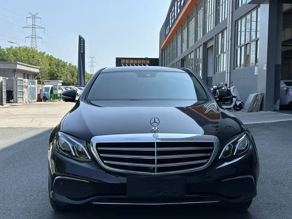 Mercedes-Benz E-Class — миниатюра 2