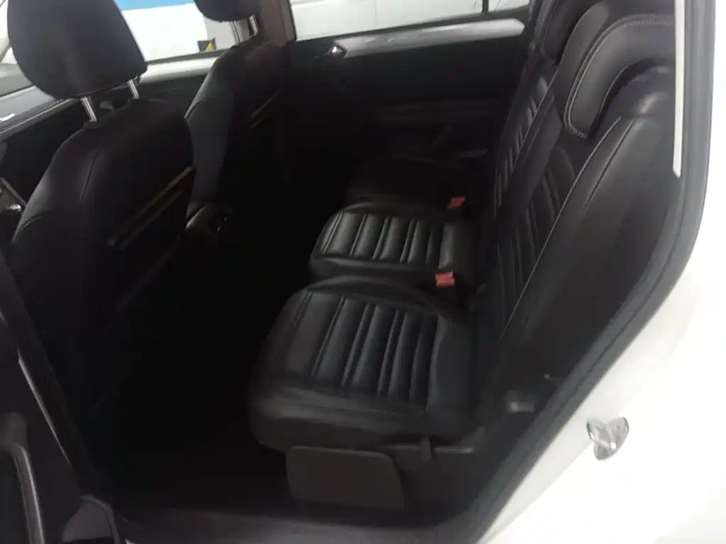 Volkswagen Touran — миниатюра 17
