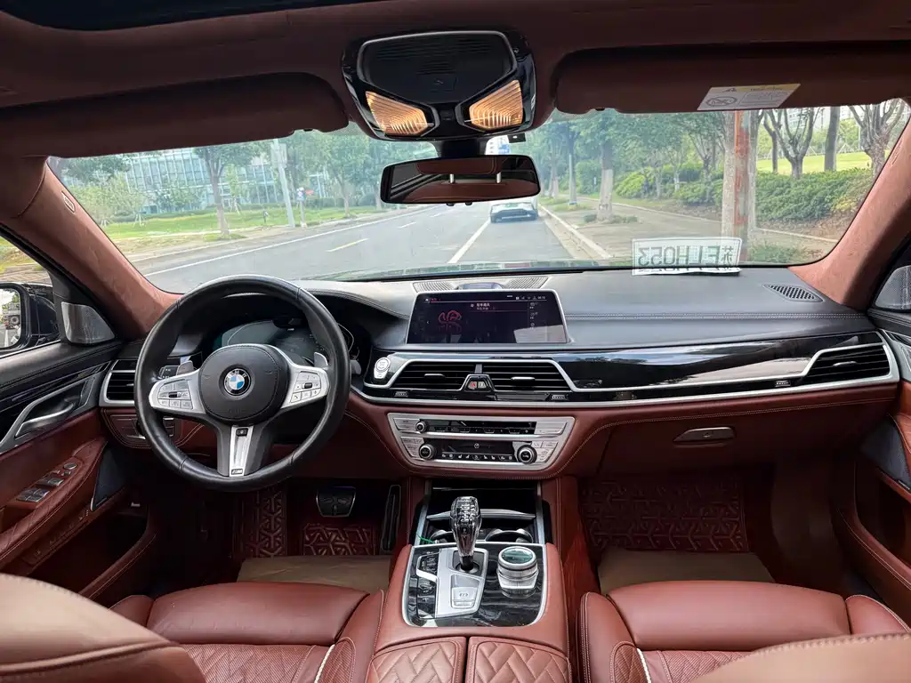 BMW 7 Series — миниатюра 7