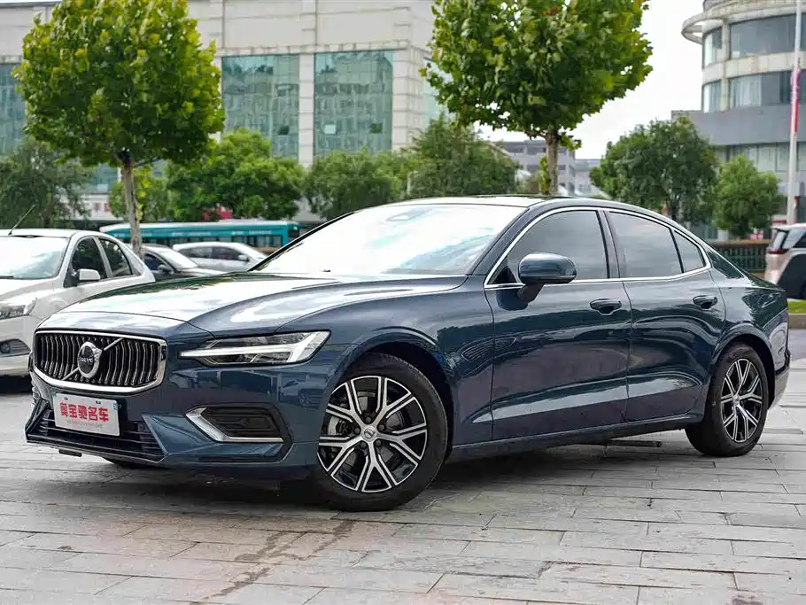 Volvo S60 2026 B4 Luxury