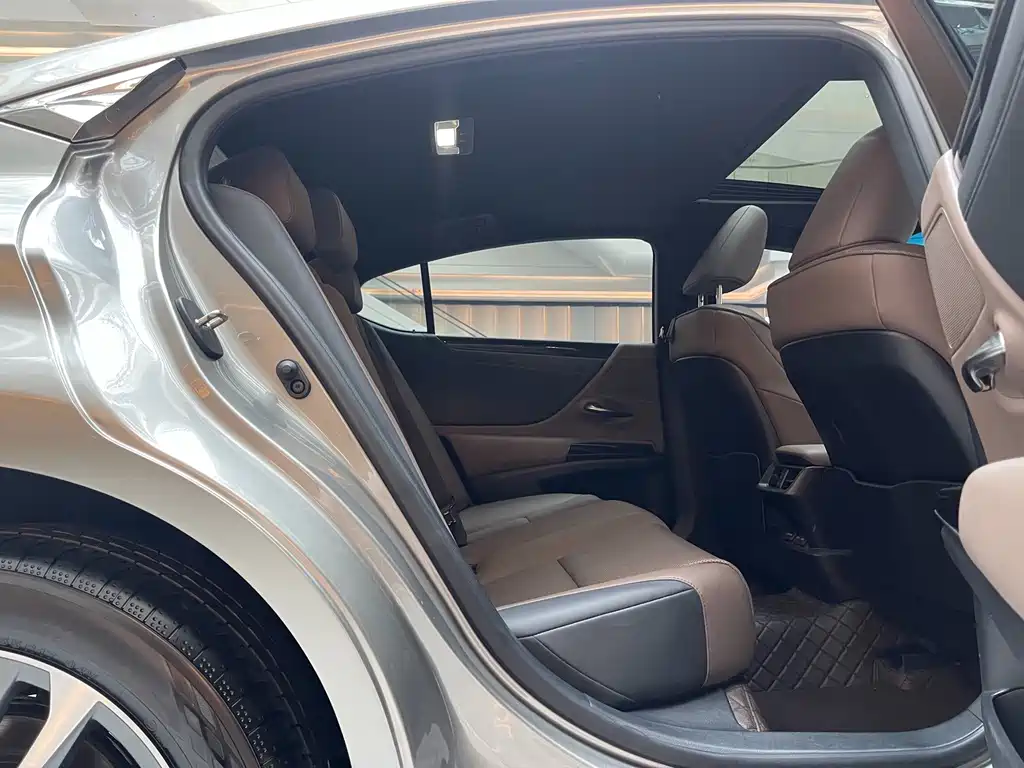 Lexus ES — миниатюра 13