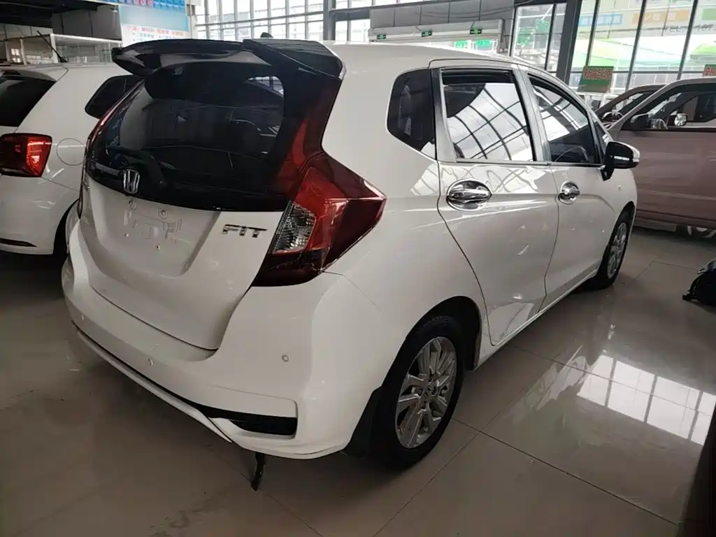 Honda Fit — миниатюра 7