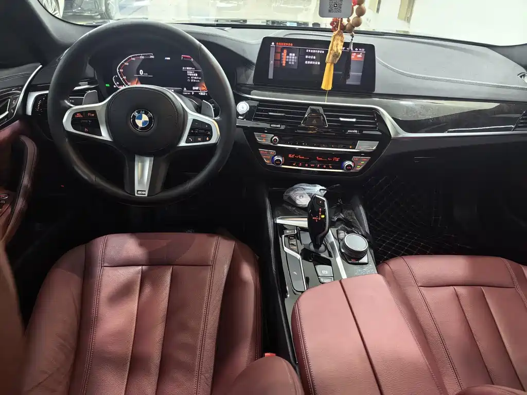 BMW 5 Series — миниатюра 9