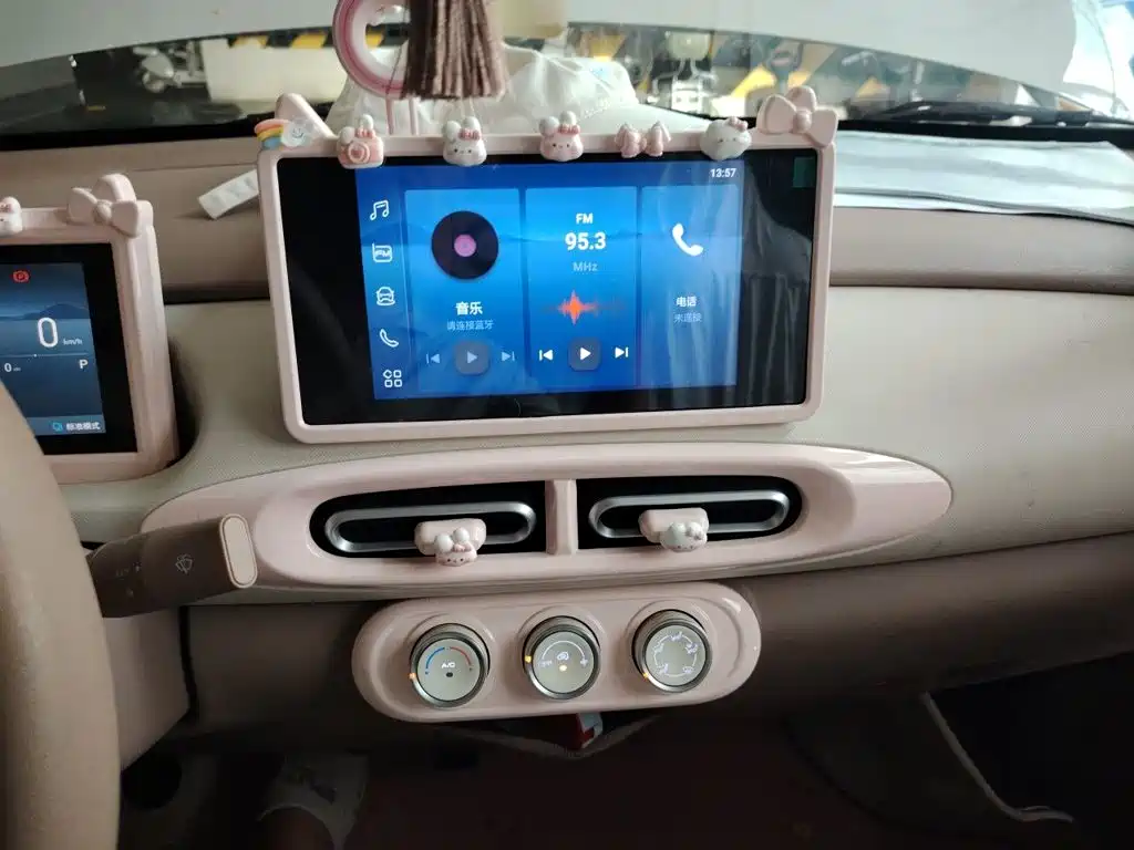Wuling MINIEV — миниатюра 6