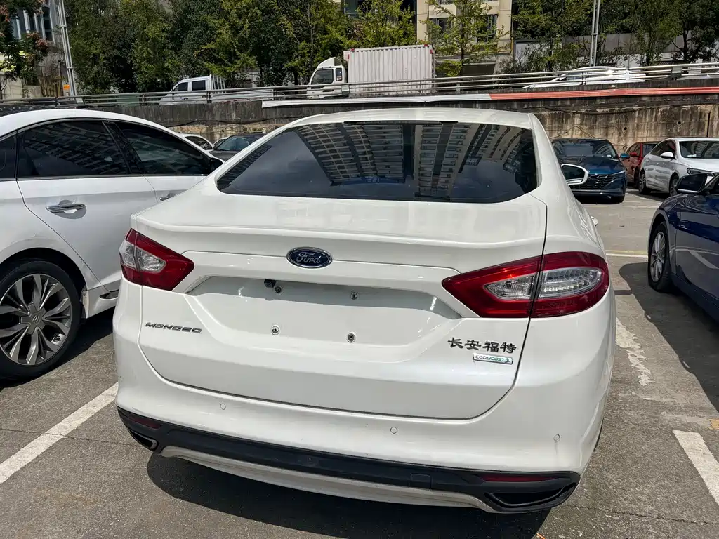 Ford Mondeo — миниатюра 8