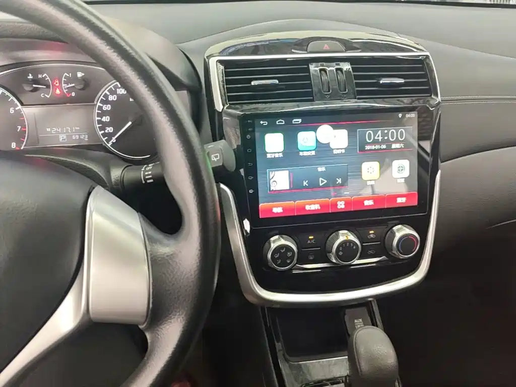 Nissan Tiida — миниатюра 13