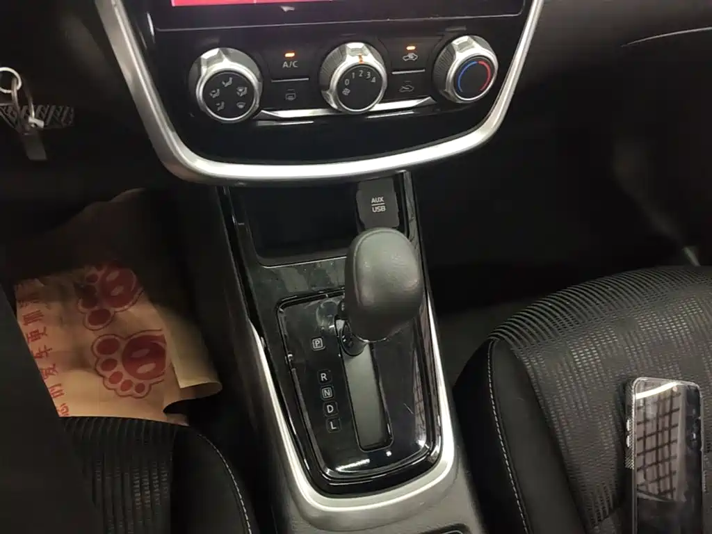 Nissan Tiida — миниатюра 14