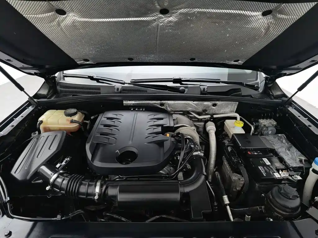 Roewe RX8 — миниатюра 6