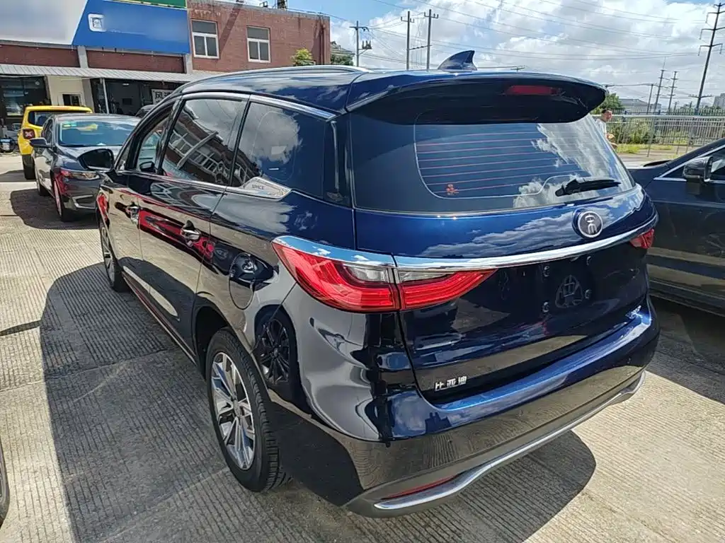 BYD MAX — миниатюра 5
