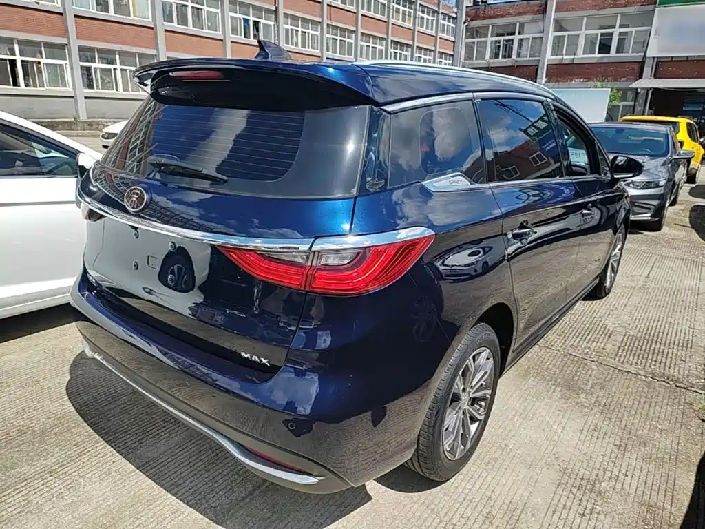 BYD MAX — миниатюра 7