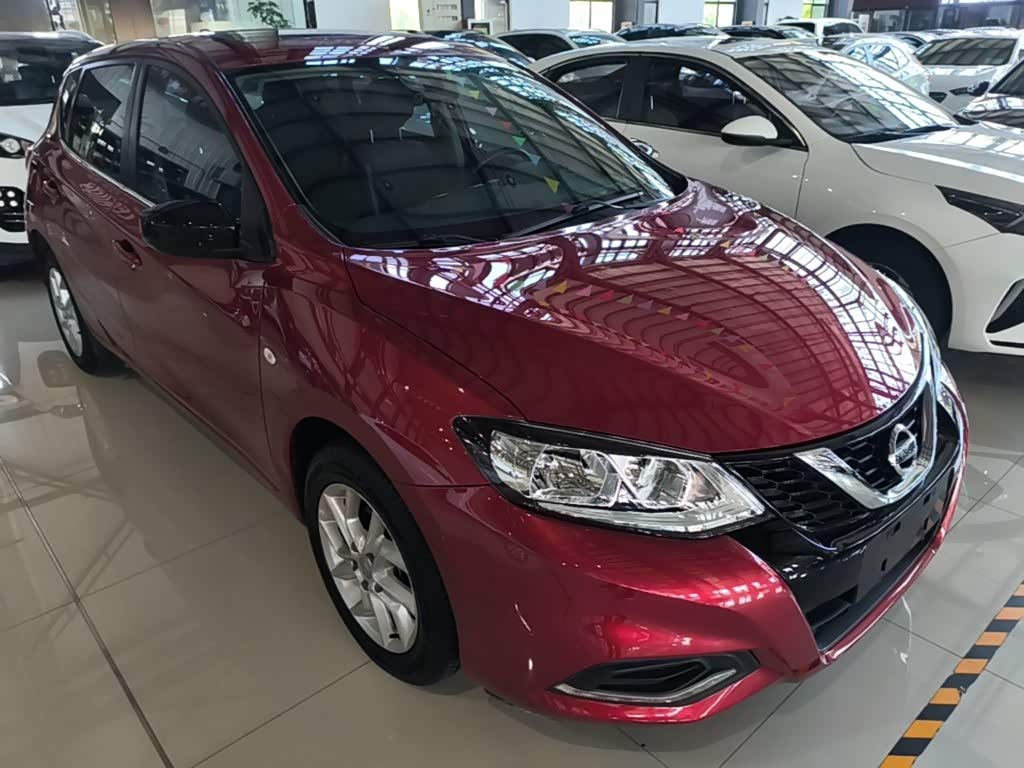 Nissan Tiida 1.6 л 2022 г. красный/фиолетовый, пробег 25200 км