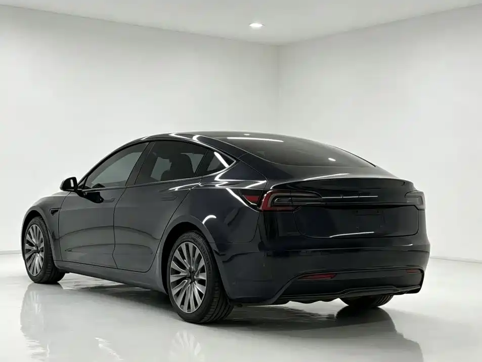 Tesla Model 3 — миниатюра 9