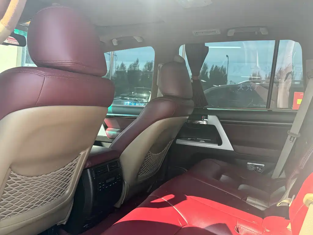 Toyota Land Cruiser — миниатюра 8