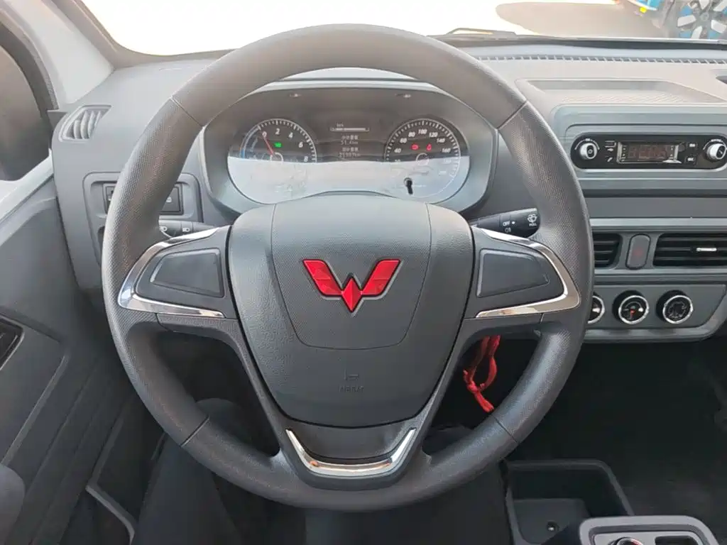Wuling Yangguang — миниатюра 11