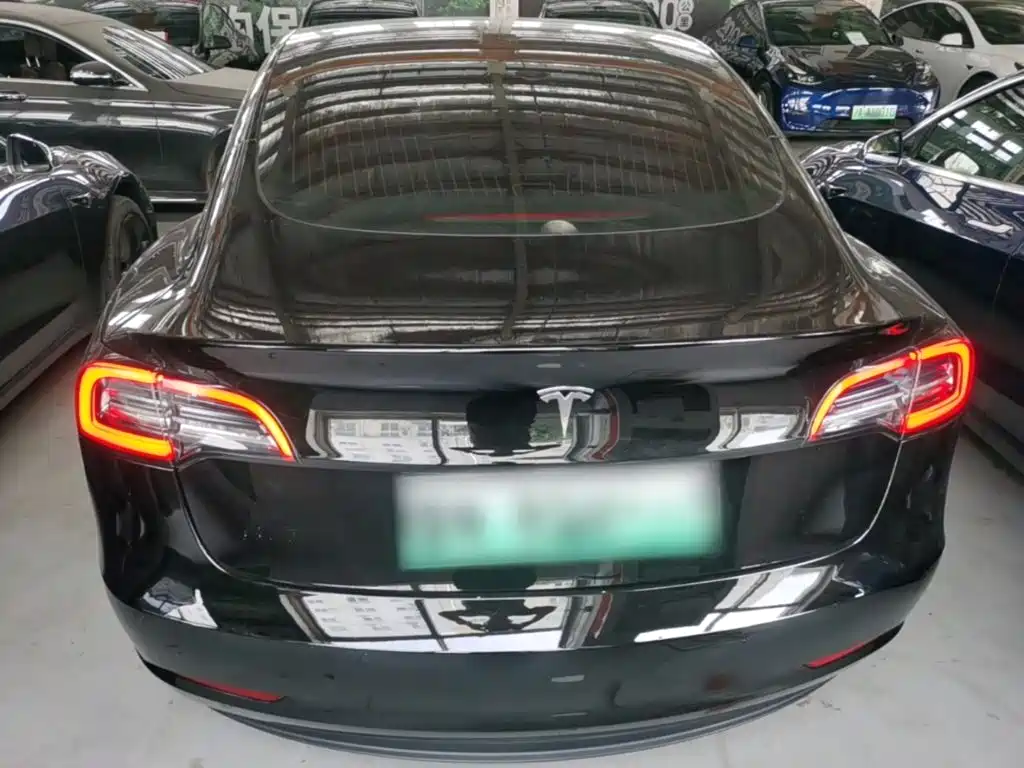 Tesla Model 3 — миниатюра 6