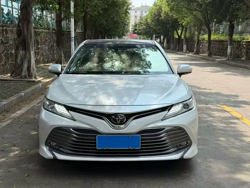 Toyota Camry — миниатюра 2