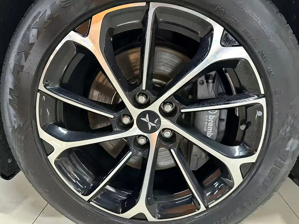 XPeng P7 — миниатюра 16