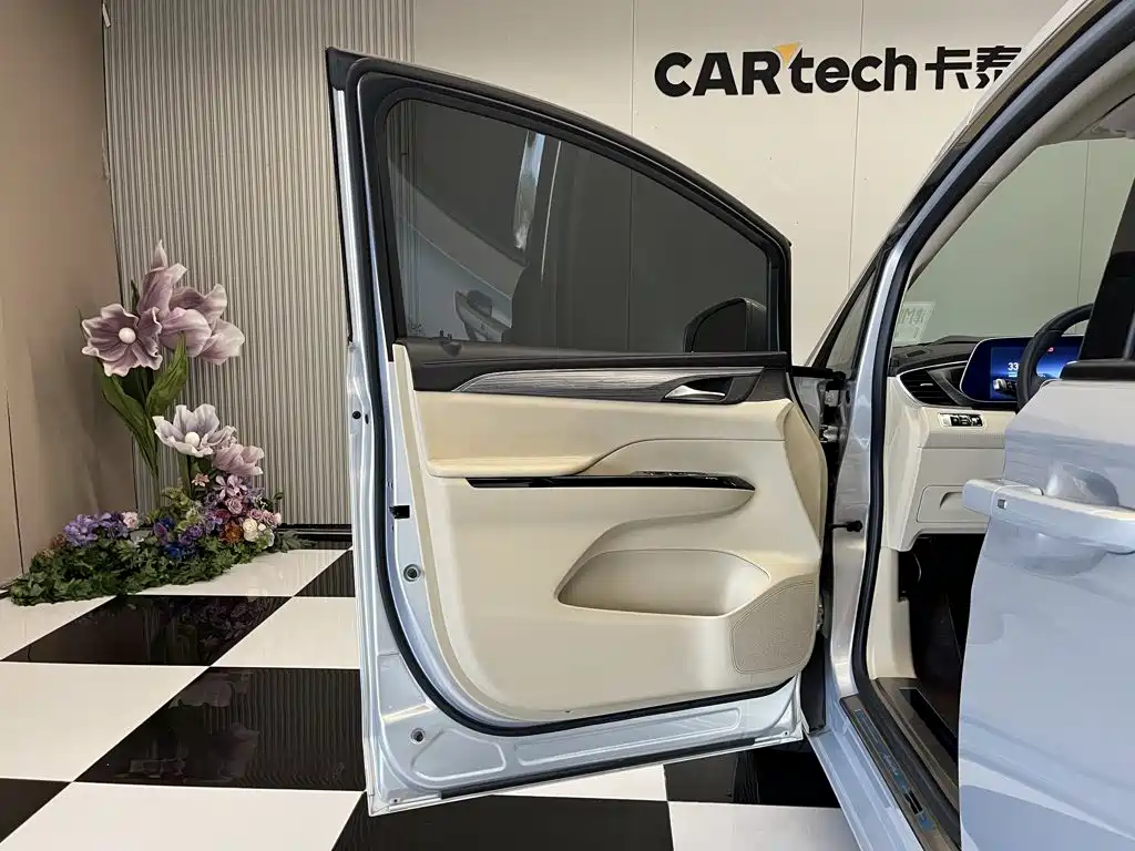 Buick GL8 Hybrid — миниатюра 16