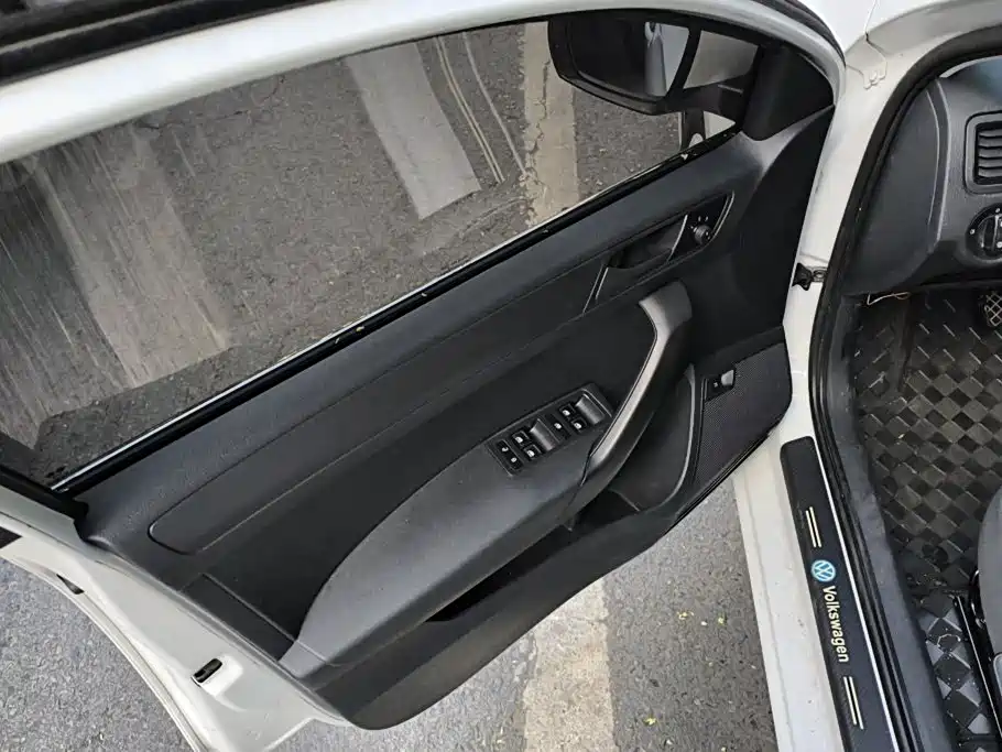 Volkswagen Santana — миниатюра 7