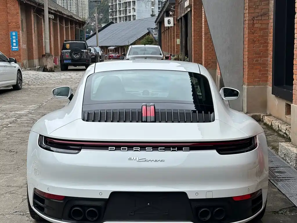PORSCHE 911
