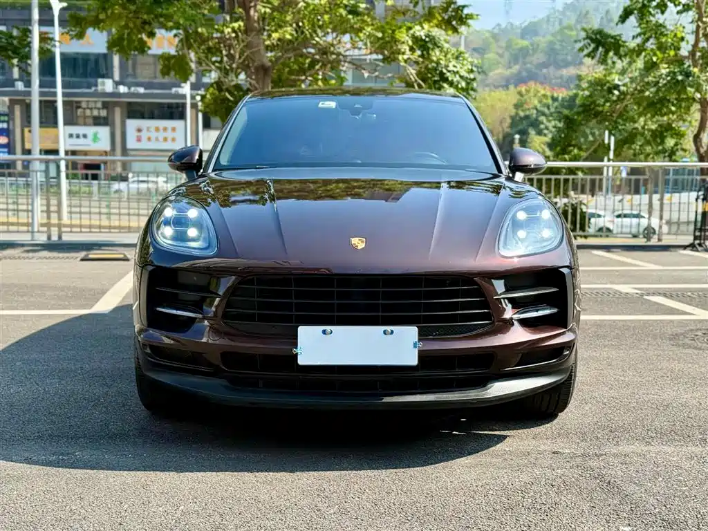 PORSCHE MACAN
