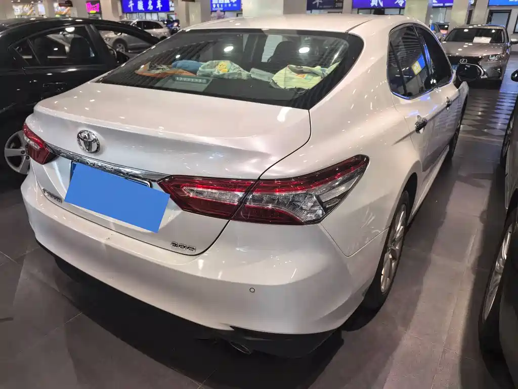Toyota Camry — миниатюра 4