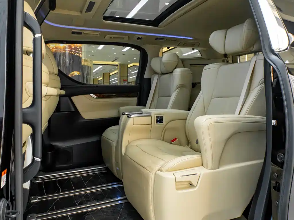 Toyota Alphard — миниатюра 28
