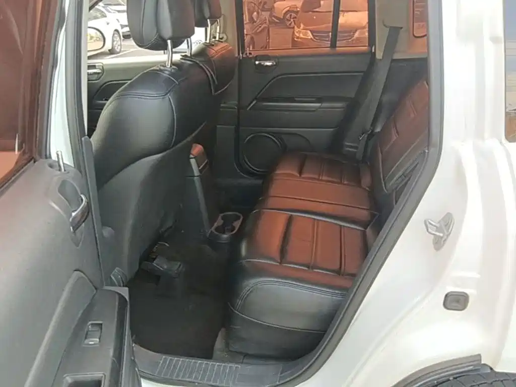 Jeep Compass (Import) — миниатюра 17