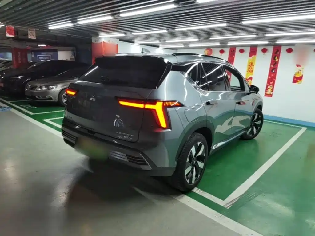 Mitsubishi AIRTREK — миниатюра 7
