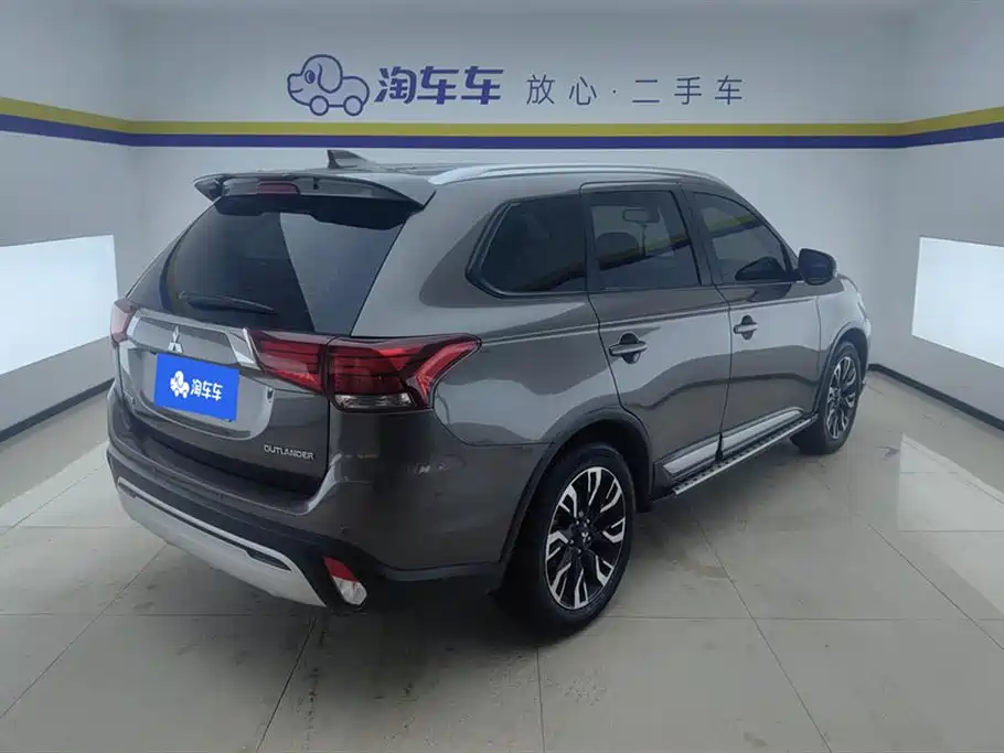 MITSUBISHI OUTLANDER