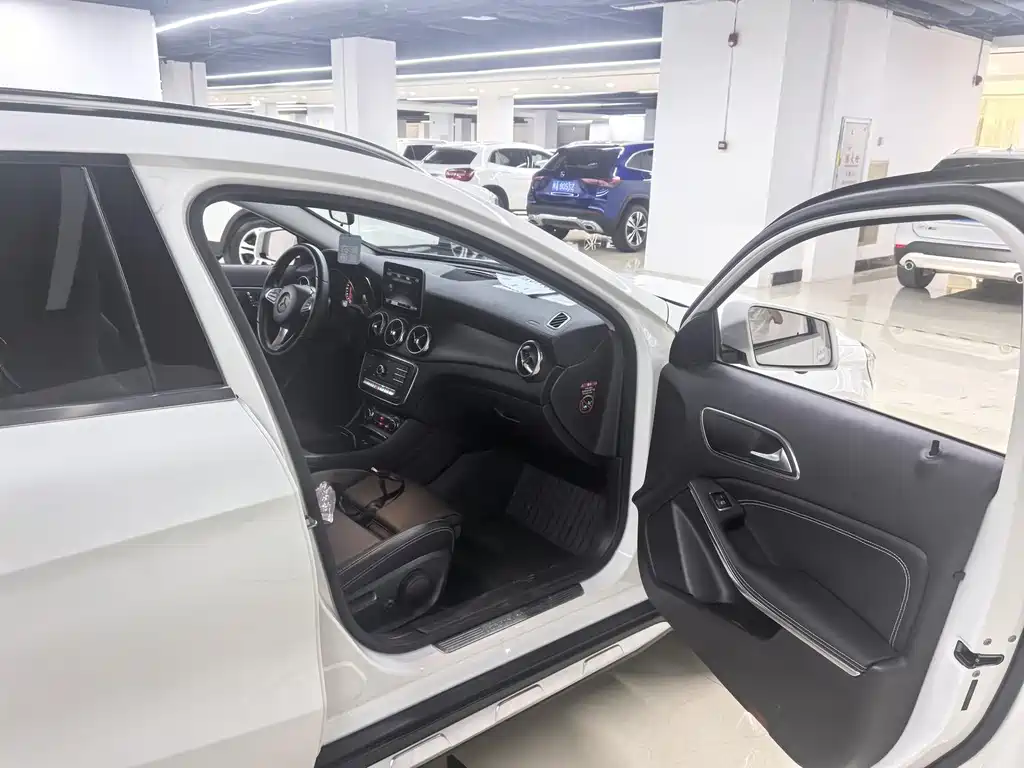 Mercedes-Benz GLA — миниатюра 8