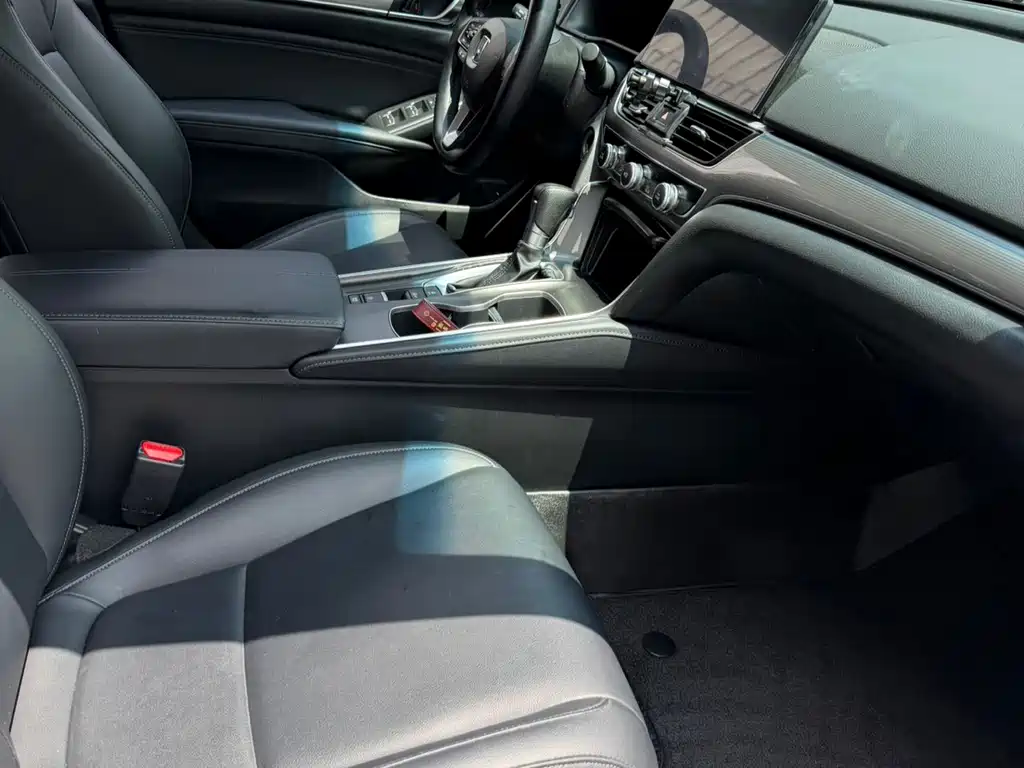 Honda Accord — миниатюра 12