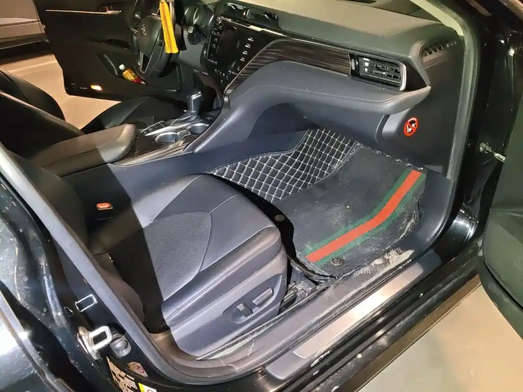 Toyota Camry — миниатюра 18