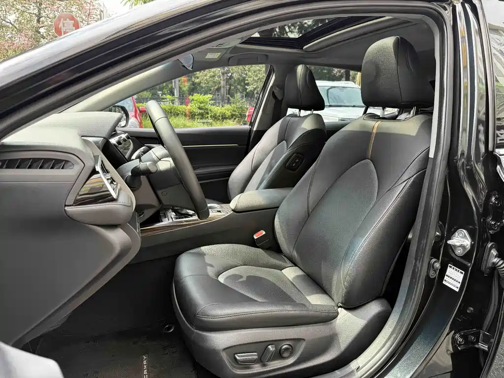 Toyota Camry — миниатюра 13