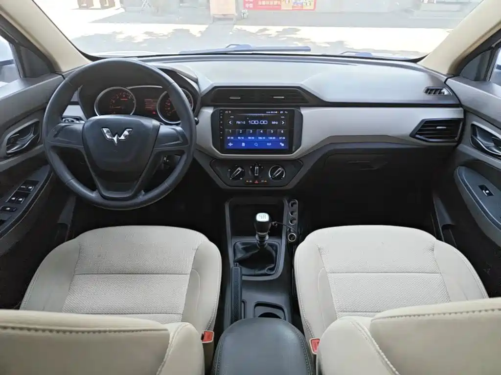 Wuling Hongguang — миниатюра 10