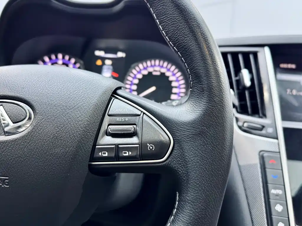 INFINITI Q50L