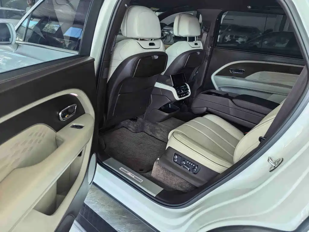 Bentley Bentayga — миниатюра 2