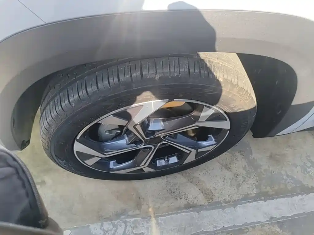 Geely Boyue L — миниатюра 23