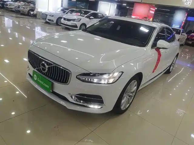 VOLVO  S90