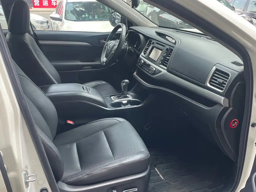 Toyota Highlander — миниатюра 10