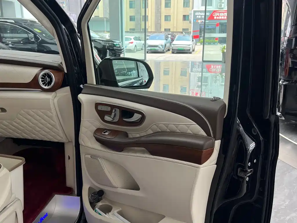 Mercedes-Benz V-Class V 2018 V 260 L Luxury Long Wheelbase VI