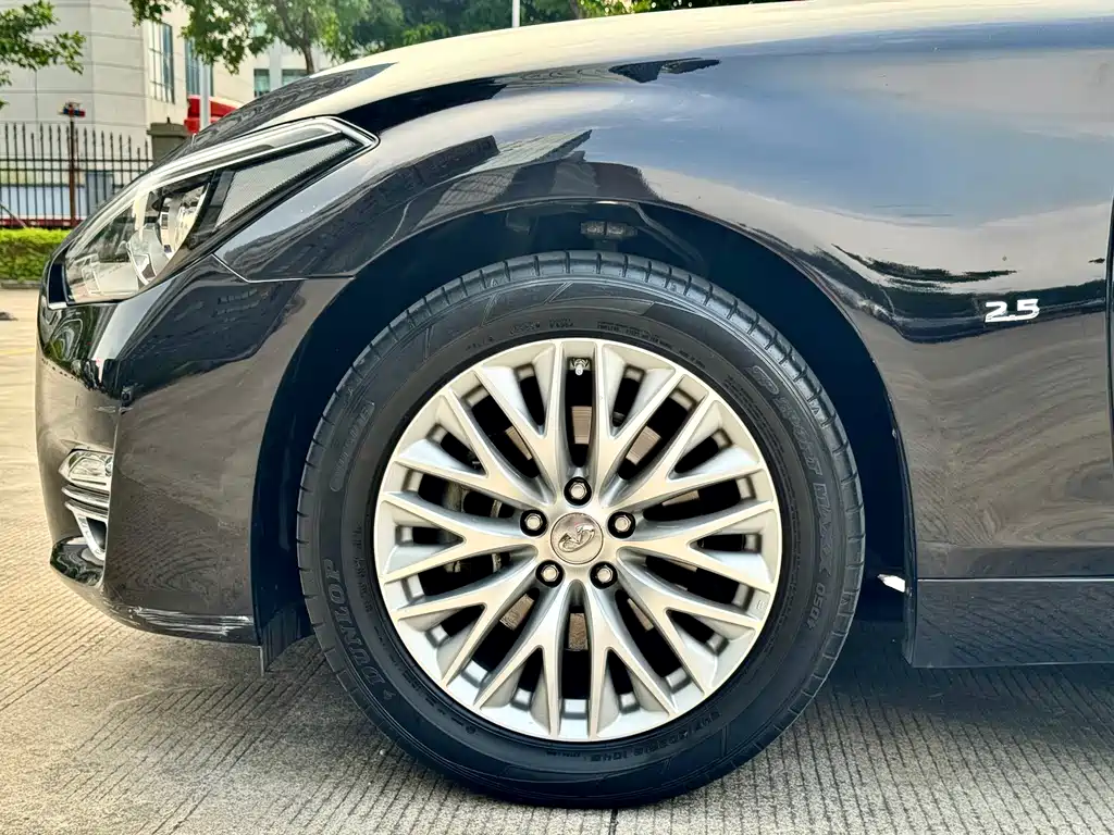 Infiniti Q70 — миниатюра 10